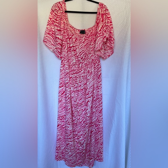 ASOS DESIGN Curve flutter sleeve maxi beach dress in Pink zebra - Picture 4 of 4